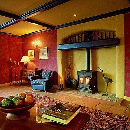 Whitegates Pub & Accommodation Killarney Buitenkant foto